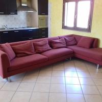 Divano chaise lounge con tavolino soggiorno