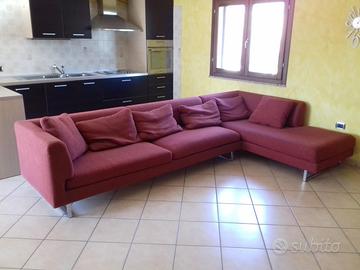 Divano chaise lounge con tavolino soggiorno