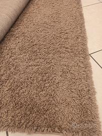 Tappeto marroncino
