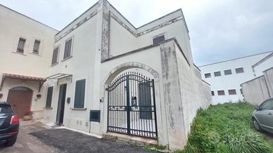 In centro - vicino lecce - rifinito