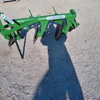 Trattore aratro a tre dischi da scasso terra marca