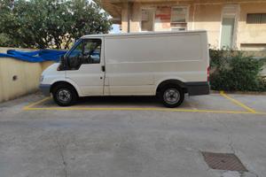 Su planu posti auto e cantina