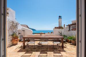 Una terrazza sul mare