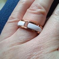 Anello dorato finta ceramica