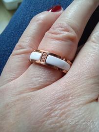 Anello dorato finta ceramica