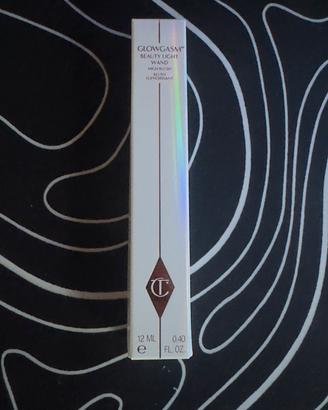 Il Glowgasm Beauty Light Wand di Charlotte Tilbury