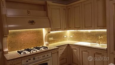 cucina completa ,inserti in oro e Swarovski 