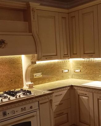 cucina completa ,inserti in oro e Swarovski 