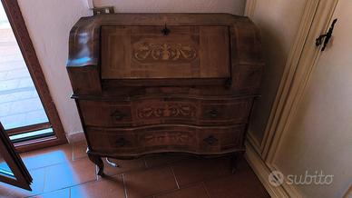  2  comodini e bureau stile barocco