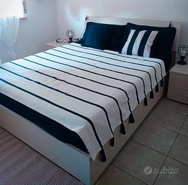 Letto matrimoniale con 2 comodini