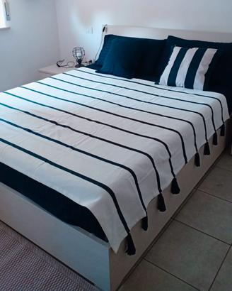 Letto matrimoniale con 2 comodini