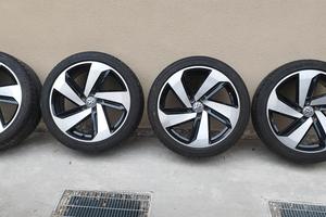 4 Cerchi con pneumatici R18