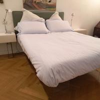 Letto matrimoniale LAGO Air 160×200 con gambe in v