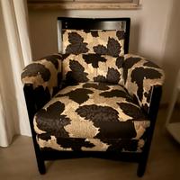 Poltrona stile vintage in legno con braccioli