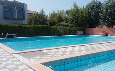 Trilocale con Piscina a due passi dal mare