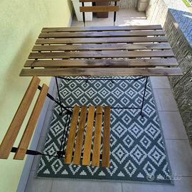 Tavolo e sedie da giardino