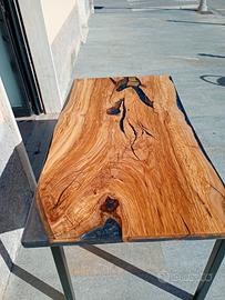 tavolo in legno e resina