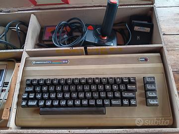 Commodore 64 completo con contenitore