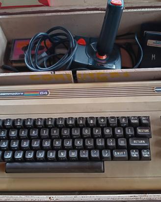 Commodore 64 completo con contenitore