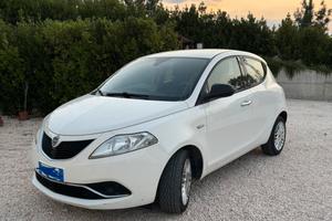 Lancia y come nuova