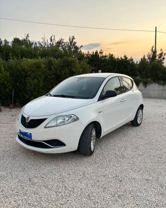 Lancia y come nuova