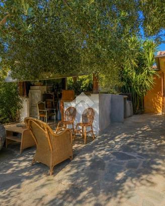 VILLA A SCHIERA D'ANGOLO A SAN TEODORO
