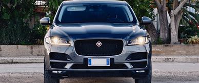 Jaguar F-Pace 2.0 180Cv 2018 interni Prestige