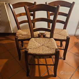 Sedie impagliate in legno massiccio