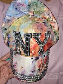 cappello visiera NY Floreale con strass 