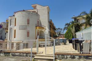 3 LOCALI A GIARDINI NAXOS