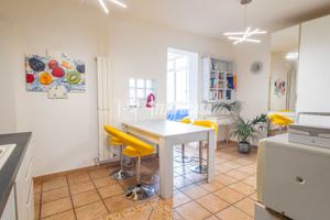 Luminoso attico con grande terrazzo vista mare