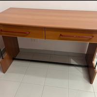 Scrivania in legno