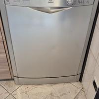 lavastoviglie Indesit