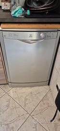 lavastoviglie Indesit