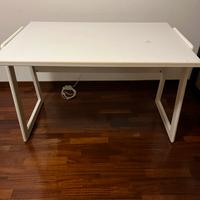 Scrivania salvaspazio