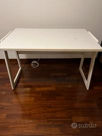 Scrivania salvaspazio