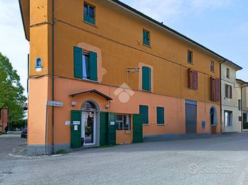 4 LOCALI A MOLINELLA