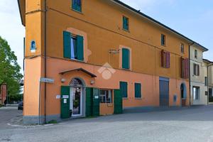 4 LOCALI A MOLINELLA