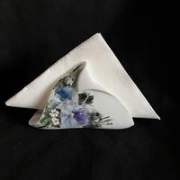 Portatovaglioli in ceramica decorato a mano