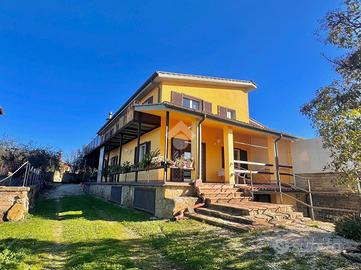 PORZIONE DI BIFAMILIARE A ANGUILLARA SABAZIA