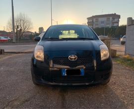 Toyota Yaris 1.0 5 porte NEOPATENTATI !!