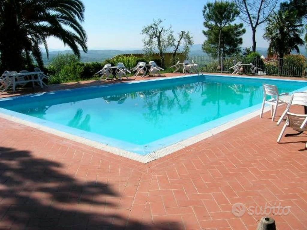 Rustico / Casale di 700 m² con più di 5 locali e b - Vista 4