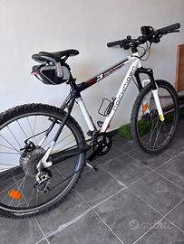 Mountain bike Rockrider 5.3 di B'Twin