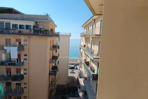 Trilocale luminoso balconato