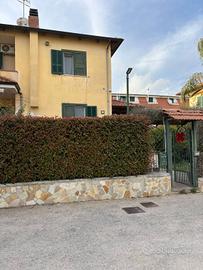 Villa di 290 m² con più di 5 locali a Giugliano in