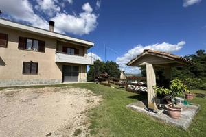 Appartamento di 240 m² con 5 locali e box auto a U