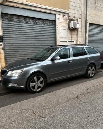 SKODA Octavia 1.6 TDI CR F.AP. Wagon Elegance
