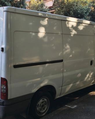 Furgone Ford Transit passo medio, 2011, 230 000 km