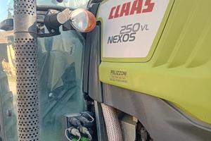 Trattore da frutteto/vigneto CLAAS 250vt nexos