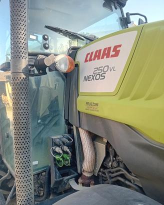 Trattore da frutteto/vigneto CLAAS 250vt nexos